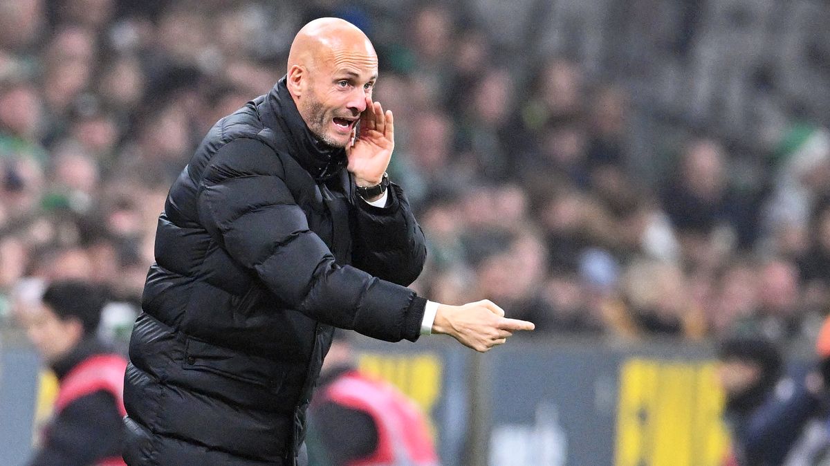 Wolfsburg vyhodil kouče Simonise již po čtyřech měsících, tvrdí německá média